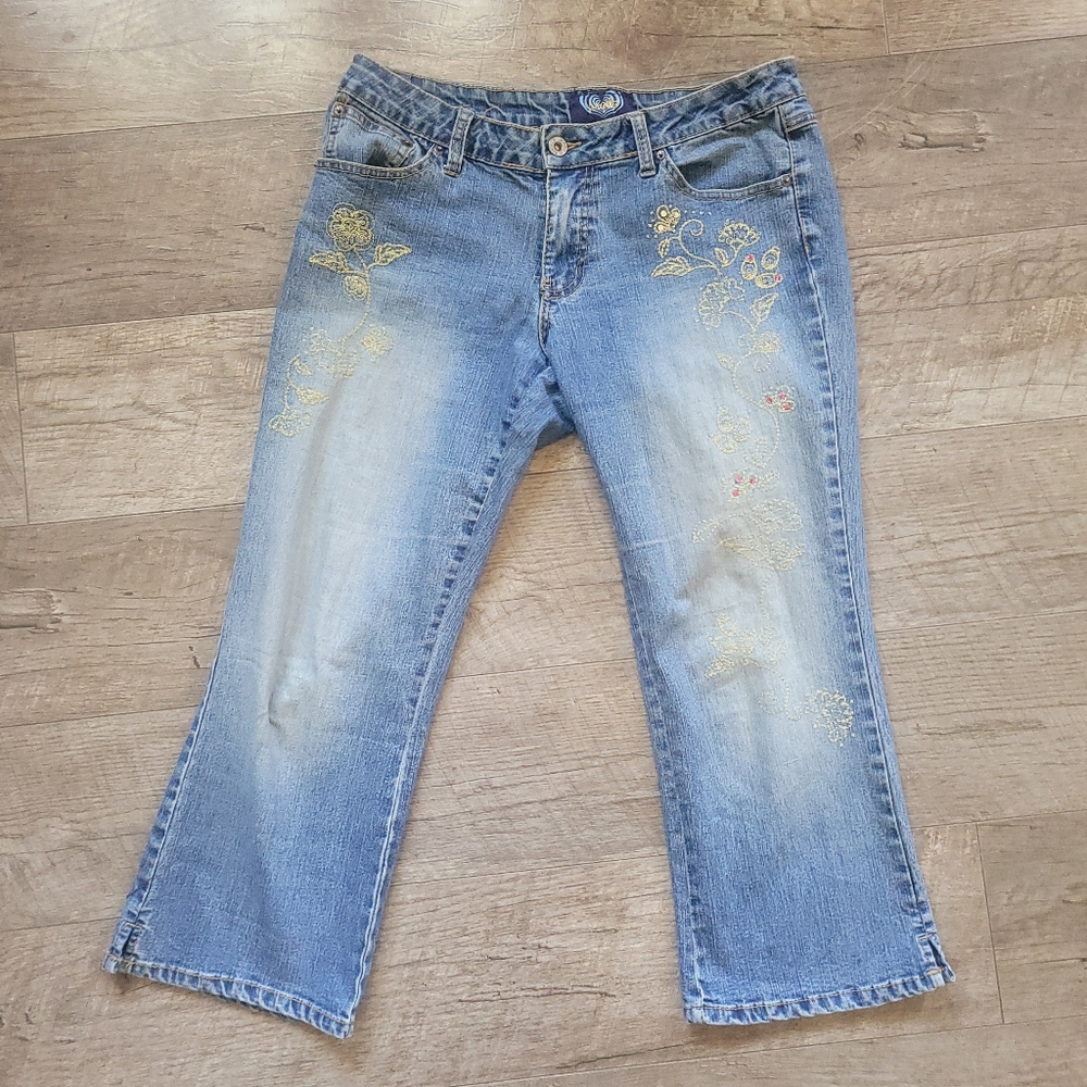 Vintage Y2k Angels Embroidered Capris Style Jeans